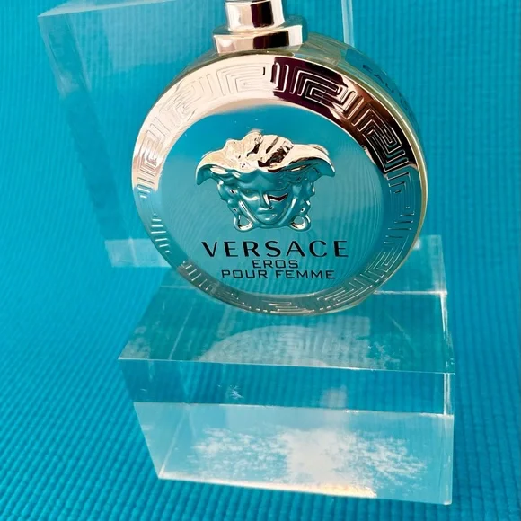 3.4 OZ. Versace Eros Pour Femme Gold Bottle - Picture 3 of 6